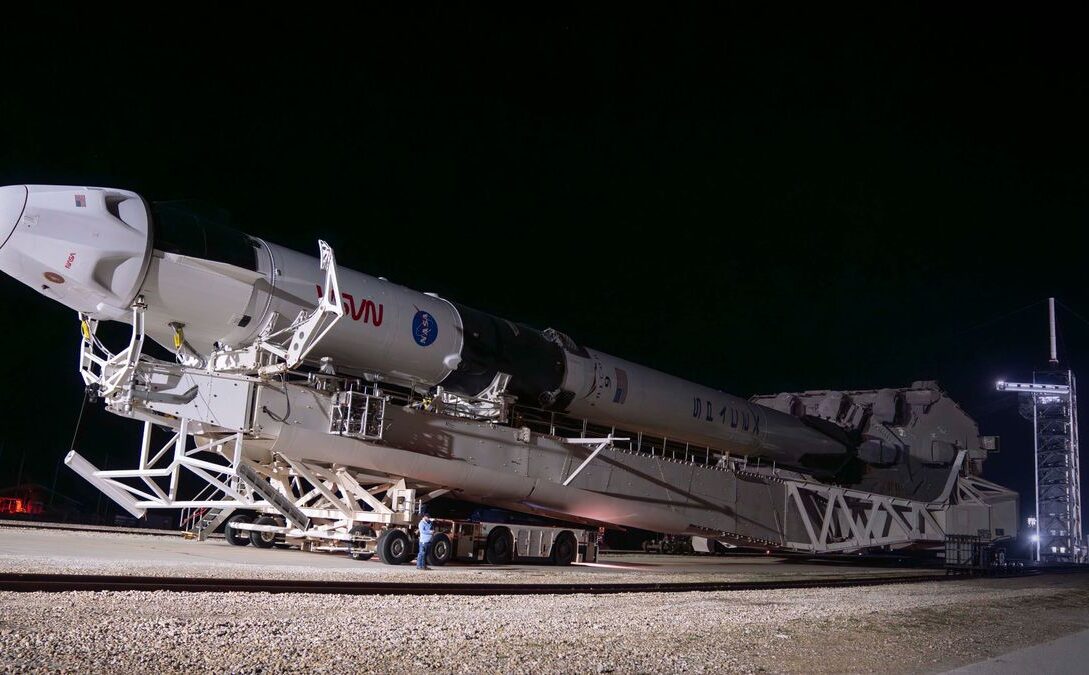 SpaceX lansează racheta Falcon 9 și capsula Crew Dragon