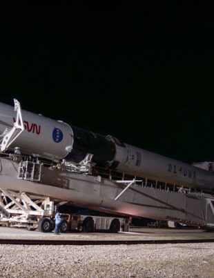 SpaceX lansează racheta Falcon 9 și capsula Crew Dragon