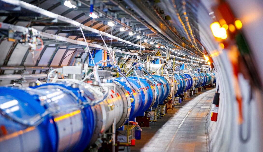 Materia întunecată a Universului poate fi scoasă la lumină. Cercetătorii de la CERN vor să construiască un nou accelerator de particule