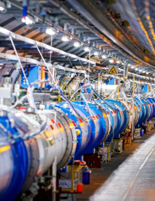 Materia întunecată a Universului poate fi scoasă la lumină. Cercetătorii de la CERN vor să construiască un nou accelerator de particule