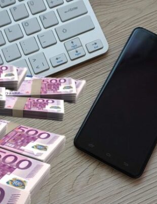 Un bătrân a pierdut 240.000 euro printr-un simplu apel telefonic! Cum a fost păcălit de un bărbat care s-a recomandat angajat al băncii!