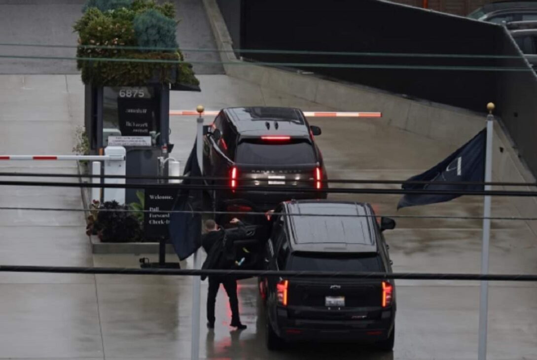 Breaking News! Prințul Harry a ajuns la Londra pentru a se vedea cu tatăl său, bolnav de cancer! Megan Markle a rămas în California!