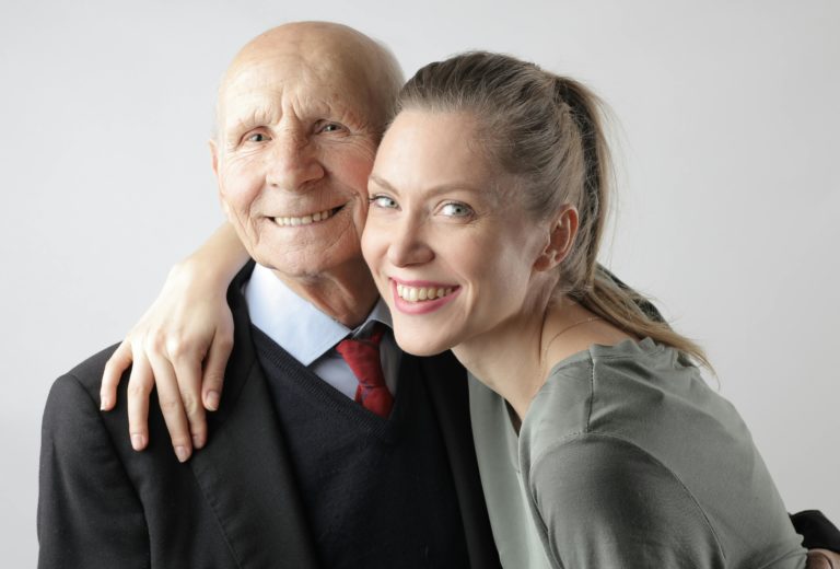 Pensionarul din Italia credea că are o relație cu românca, dar a rămas fără 200.000 de euro! „Am fost prea naiv”