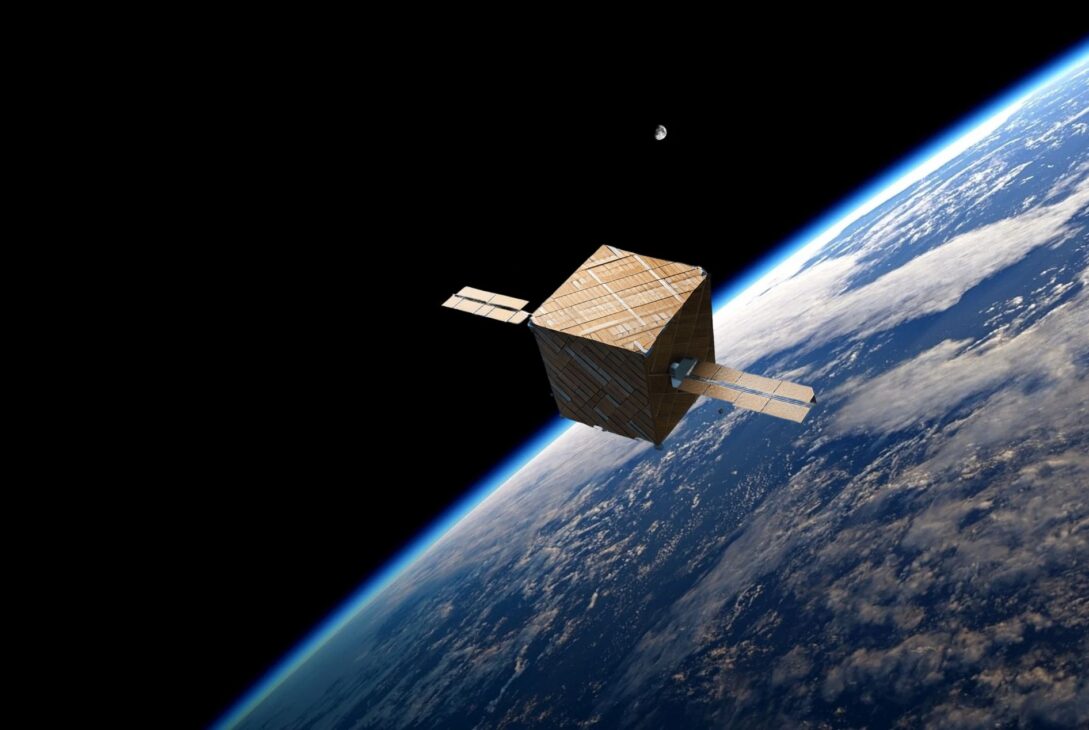 Japonia lansează primul satelit din lemn pentru poluarea spațială