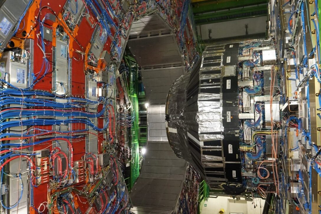 CERN vrea să demonstreze existența particulelor fantomă, care constituie „materia neagra” din Univers