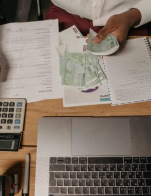 Se plafoneaza ratele românilor la bănci! Legea care interzice creșterea dobânzilor la credite!