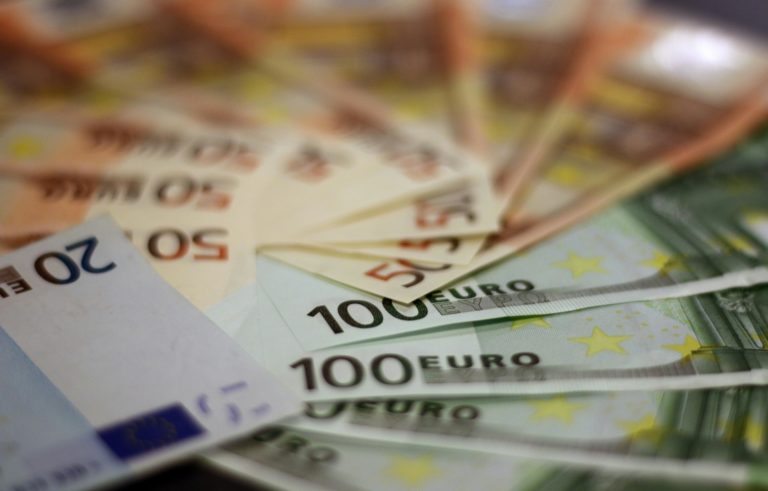 Bonus de 10.000 de euro pentru angajați! Banii ajung în conturi în luna aprilie