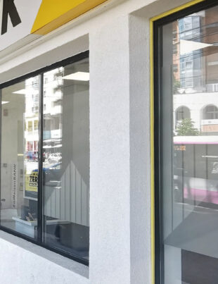Se dau banii înapoi de la Raiffeisen Bank. ANPC, mesaj clar pentru clienții din România care au împrumuturi la această bancă