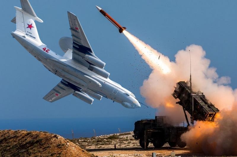 Rusia își atacă propriile aeronave! Un avion militar rusesc s-a prăbușit în Marea Neagră după ce a fost lovit de forțele rusești