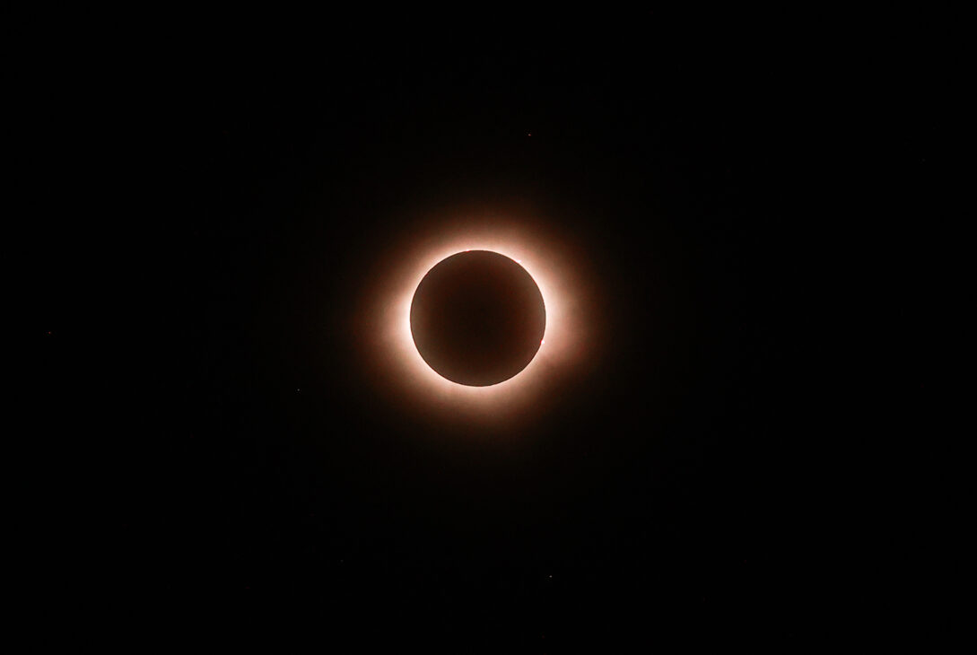 Eclipsa totală de Soare a fost vizibilă ieri în SUA