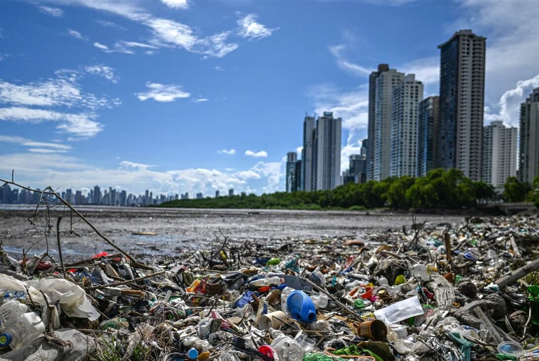 Emisiile de gaze cresc rapid din cauza industriei plasticului