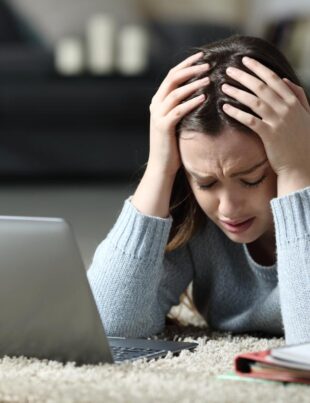 78% dintre respondenți se confruntă cu niveluri ridicate de stres