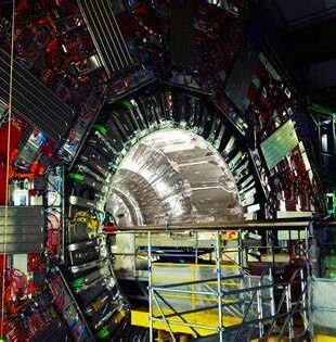 Large Hadron Collider de la CERN e cel mai mare experiment