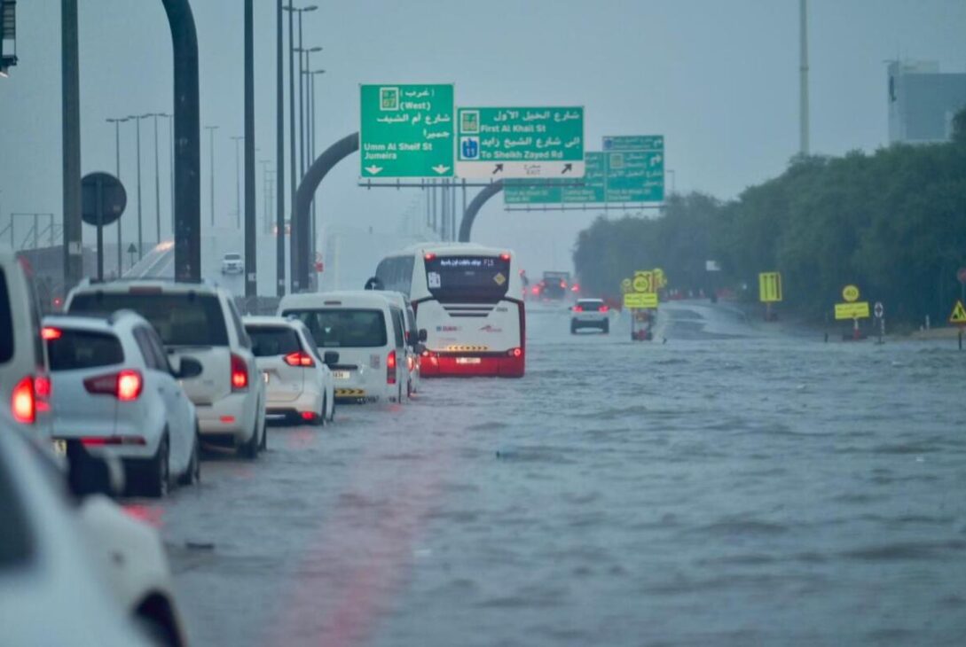 Apocalipsa din Dubai pe care au prevăzut-o specialiștii. Imagini ireale cu natura dezlănțuită