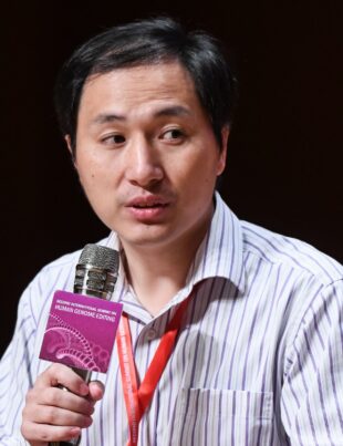 He Jiankui, care a editat genetic embrioni, s-a întors în laborator