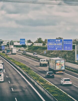Semnul de circulație pe care șoferii îl confundă în mod frecvent. Atenție mare la detaliile care fac diferența