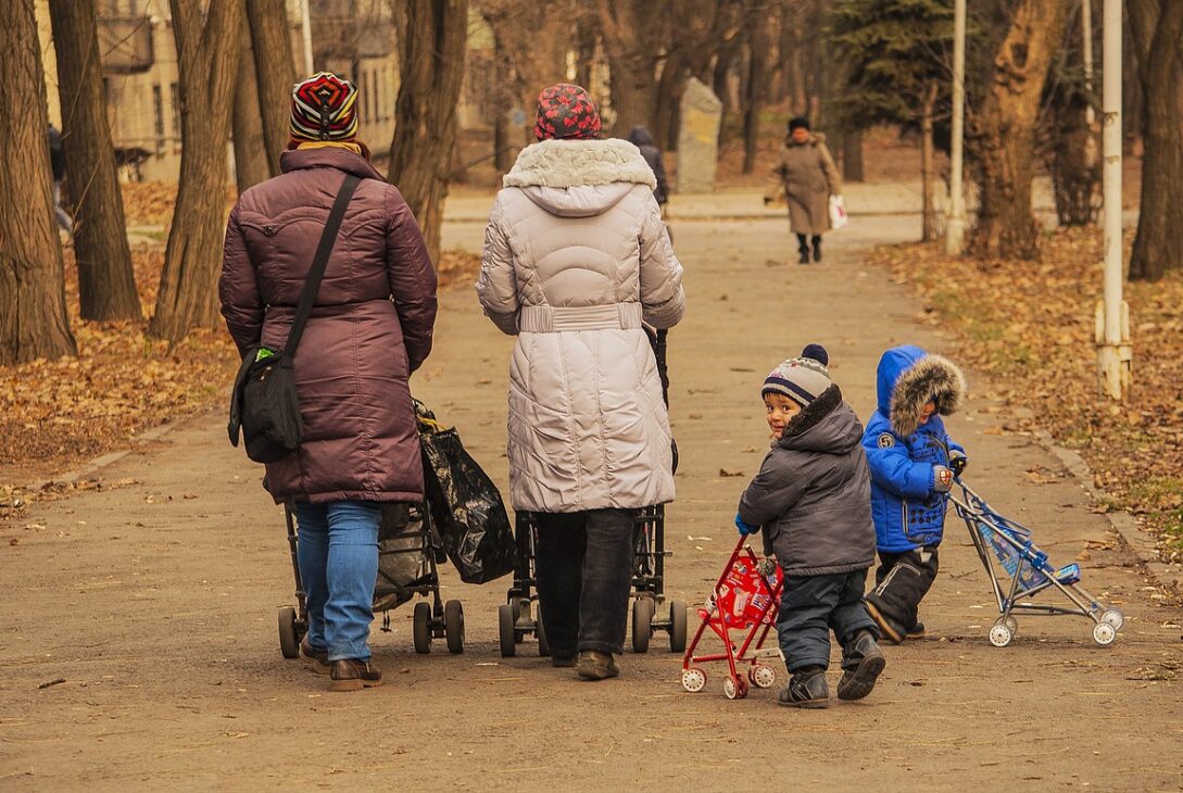 Se schimbă legea! Zeci de mii de părinți vor plăti amarnic dacă mai fac asta copiilor lor