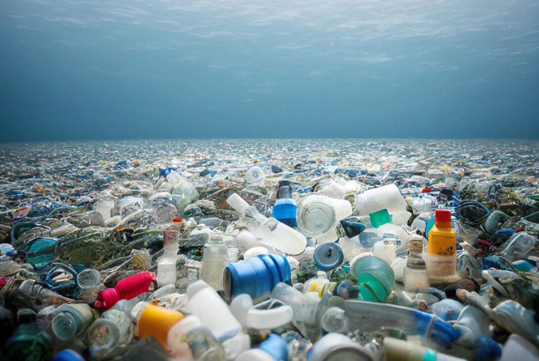 Poluarea cu plastic rămâne o problemă globală ce amenință mediul