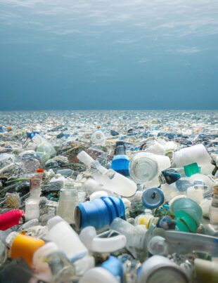 Poluarea cu plastic rămâne o problemă globală ce amenință mediul