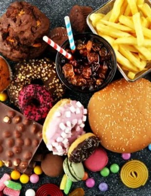 ONU avertizează că alimentele ultraprocesate îți distrug creierul