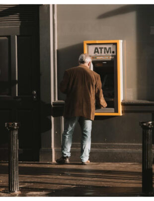 Adio, bancomate în Europa. Tot mai multe persoane de pe continent evită să mai scoată numerar din ATM-uri