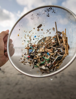 Care sunt articolele neobișnuite ce conțin plastic?