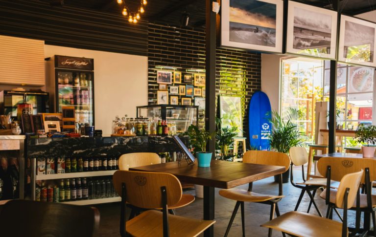 Patron de restaurant oferă 1500 de lei recompensă pentru cine-i găsește angajați. Criza de personal face ravagii în localurile din Italia