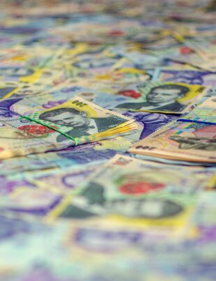 Salarii de până la 15.000 de lei doar cu liceul. Mulți români sunt eligibili pentru aceste joburi bine plătite