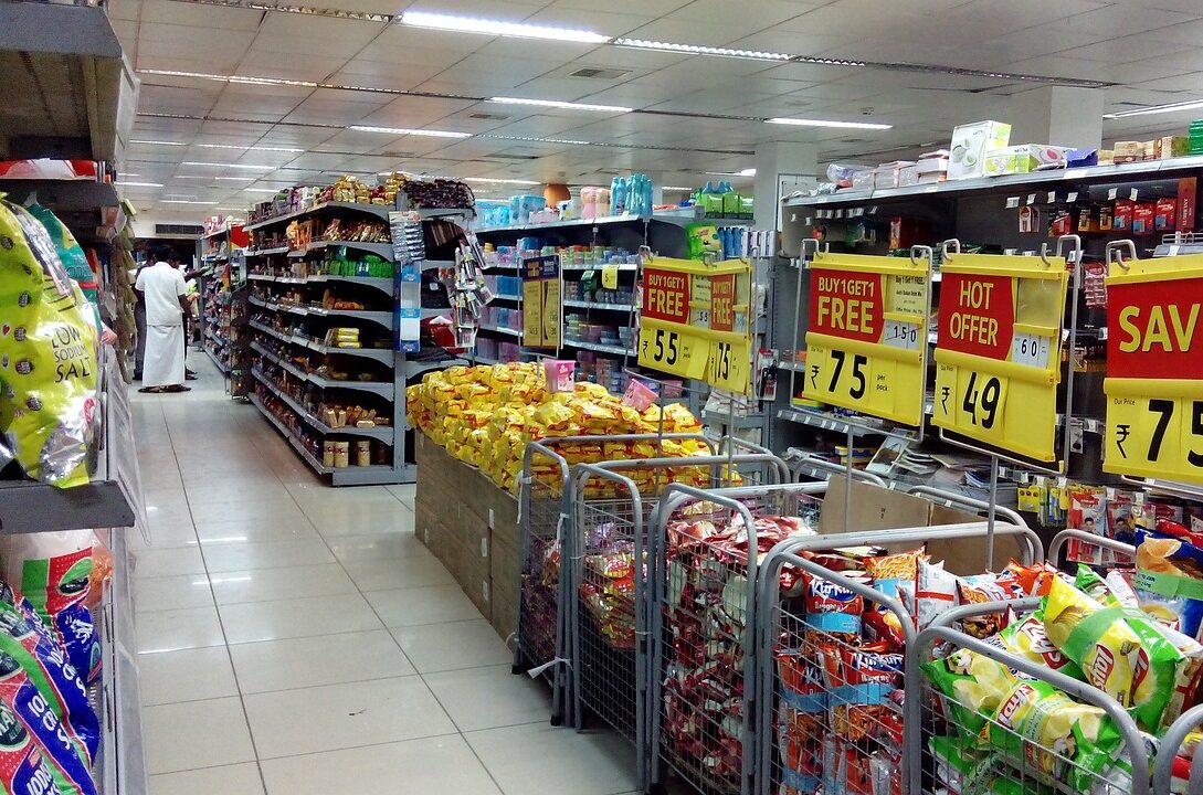 Maghiarii trec granița și invadează zonele vecine în care se află supermarketurile cu prețuri mici. Vecinii de la Vest își fac cumpărături din Slovacia