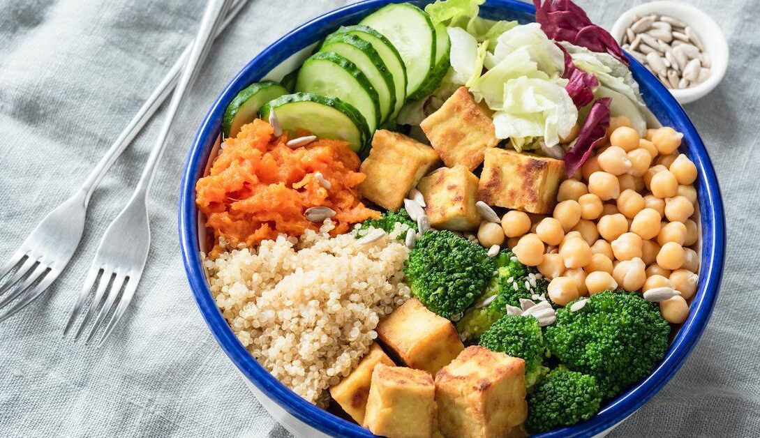Dietele vegane reduc riscul de a dezvolta cancer și boli de inimă