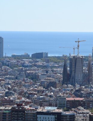 Lovitură dură pentru turiștii care vor să viziteze Barcelona. Decizia luată de autorități este fără precedent