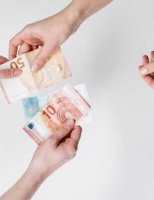 Peste 4 milioane de persoane vor beneficia de sute de euro din partea statului! Care sunt condițiile pe care trebuie să le îndepliniți