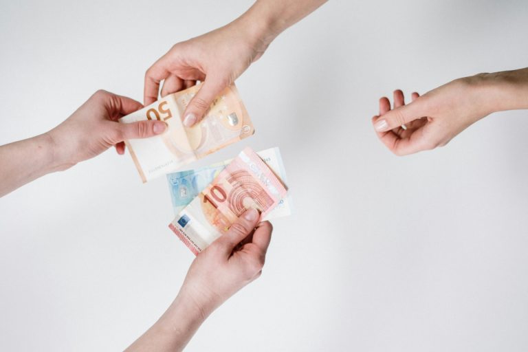 Peste 4 milioane de persoane vor beneficia de sute de euro din partea statului! Care sunt condițiile pe care trebuie să le îndepliniți