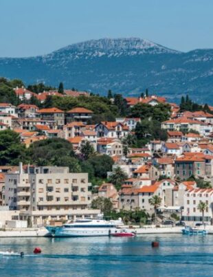 Vacanțele devin un lux! Câți bani veți trebui să plătiți, în acest an, pentru a vă petrece câteva zile în Grecia