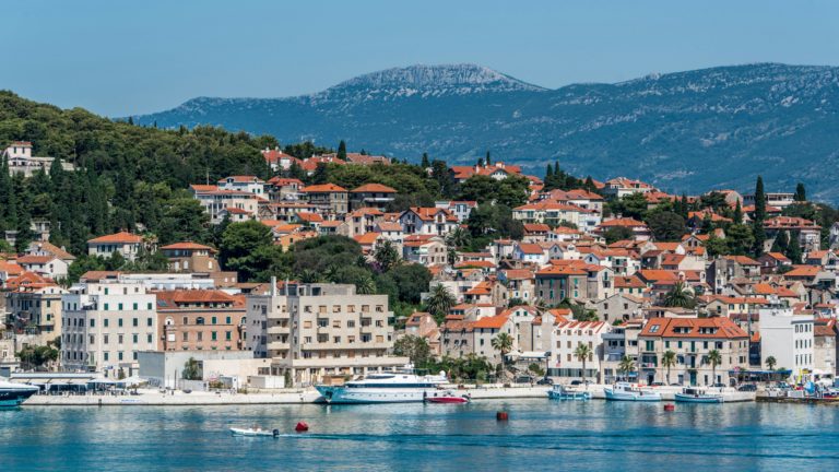 Vacanțele devin un lux! Câți bani veți trebui să plătiți, în acest an, pentru a vă petrece câteva zile în Grecia