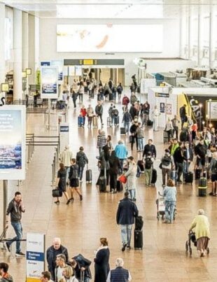 Români chinuiți în aeroportul din Bruxelles. Probleme majore în mai multe orașe din Europa