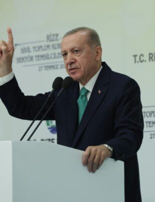 Gest șocant al președintelui Turciei. Erdogan a pălmuit un copil care a refuzat să-i sărute mâna