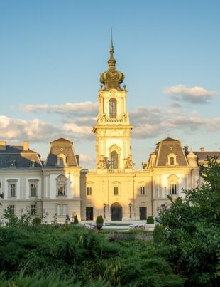 Țara în care poți cumpăra un castel la prețul unei garsoniere. Vecinii de la vest au scos la vânzare sute de bijuterii arhitecturale