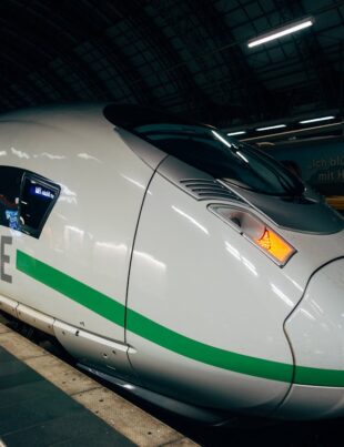 Zeci de mii de concedieri în următoarea perioadă! Conducerea companiei de transport feroviar din Germania nu mai poate gestiona pierderile