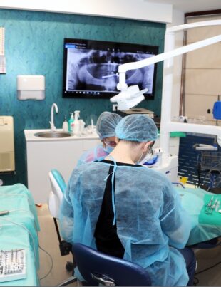 Dentiștii nu mai au voie să-și facă publicitate la promoții online