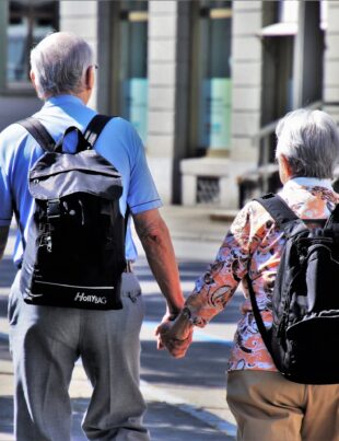 Paradisul pensionarilor la care orice vârstnic visează. Ce avantaje majore oferă țara în care migrează seniorii