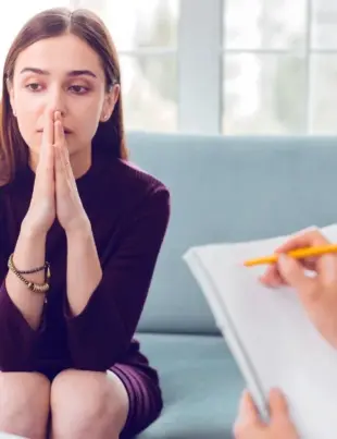 55% dintre tineri se auto diagnostichează de pe social media