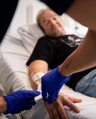 Medicii încep testarea a primului vaccin contra cancerului pulmonar