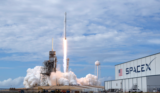 Elon Musk duce civilii peste Polii Terrei. Ce a anunțat SpaceX