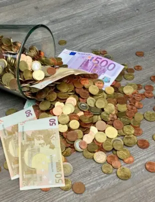 „Banii cash nu mai au valoare” Minciuna ce a stârnit revolta românilor. Videoclipul a făcut furori în mediul online