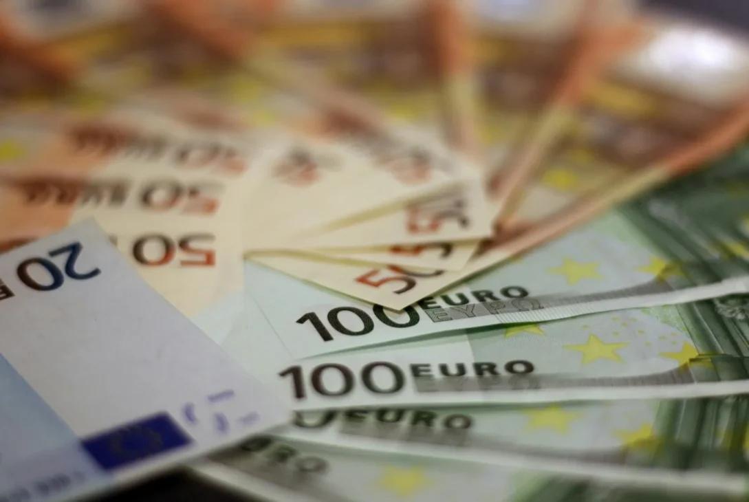 Bancnotele euro în format digital care vor revoluționa tranzacțiile și vor trece plata cash pe planul al doilea. Autoritățile sunt sceptice la recomandarea BCE, când s-ar putea implementa
