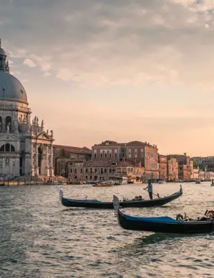Sute de locuri de muncă pentru românii din Italia. Meseria care este la mare căutare în această țară