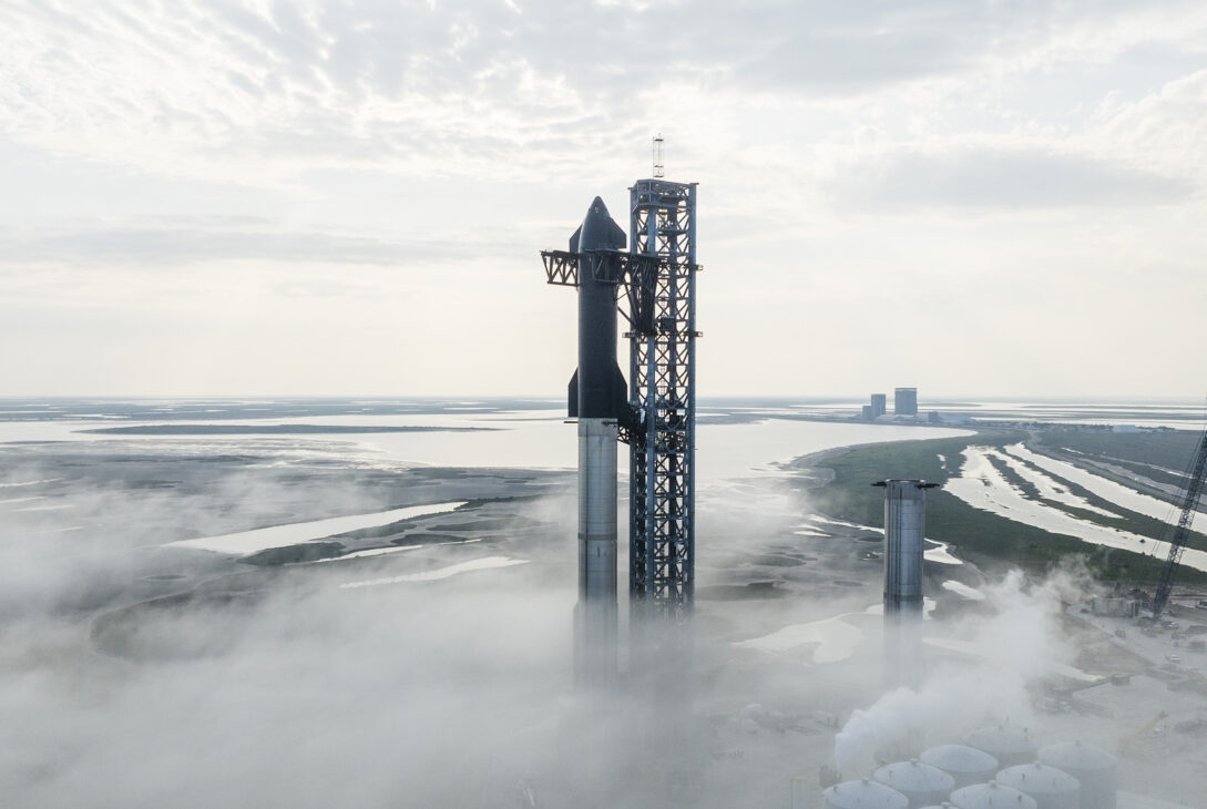 Musk va trimite cinci nave fără echipaj pe Marte