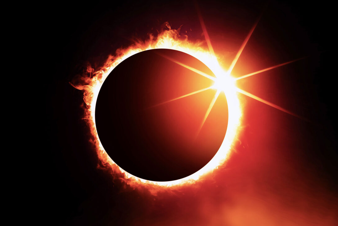 Eclipsa de soare cu „cerc de foc” a luminat emisfera sudică