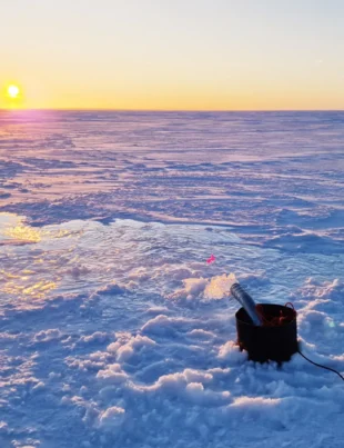 Startup-ul Real Ice testează un plan controversat pentru a reface gheața din Arctica. Ce riscuri ecologice există